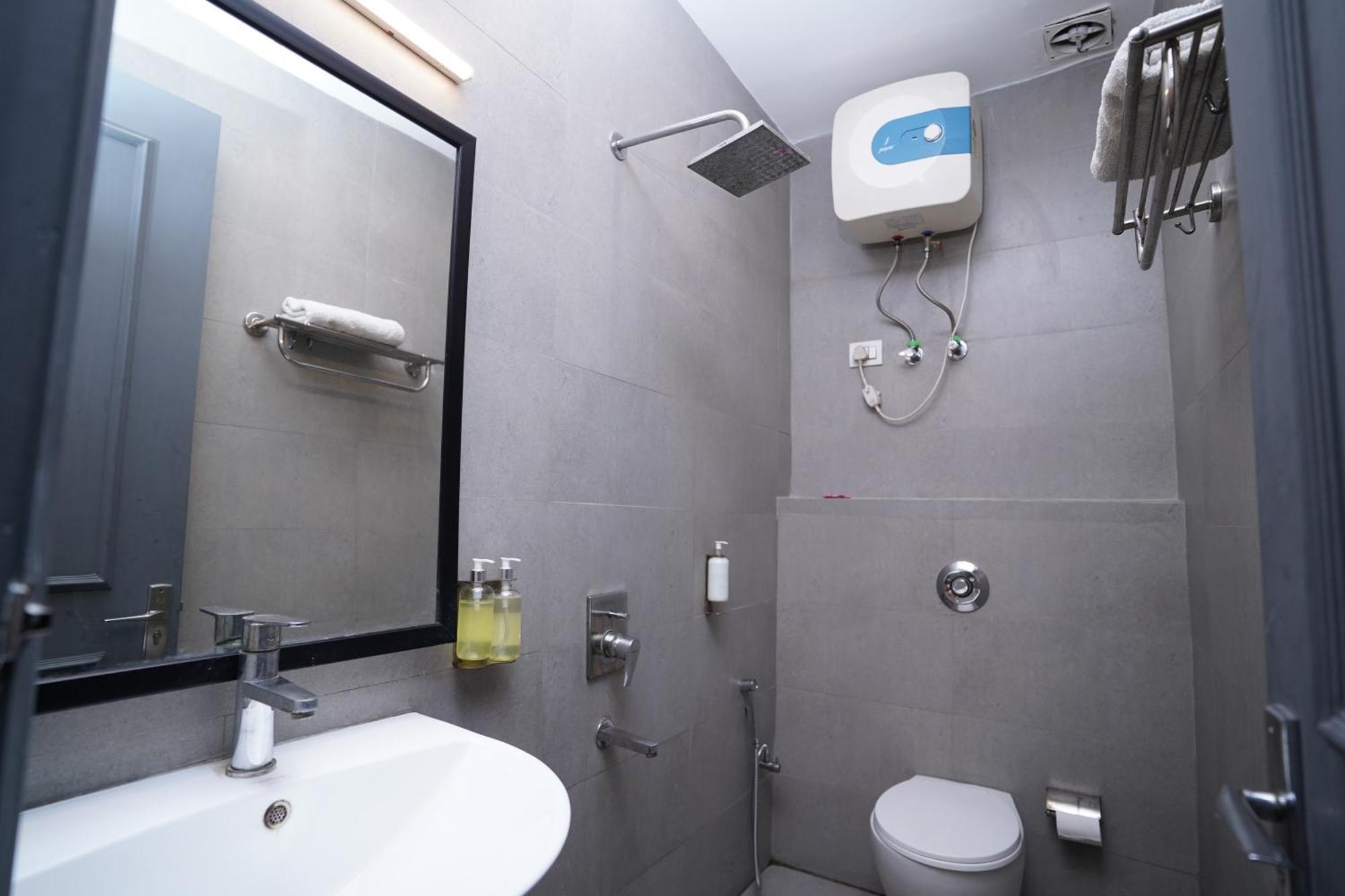 דלהי Hotel Mira Residency- Outer Ring Road, Paschim Vihar מראה חיצוני תמונה